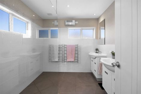 Photo of property in 10 Sampson Avenue, Waiwhakaiho, New Plymouth, 4312