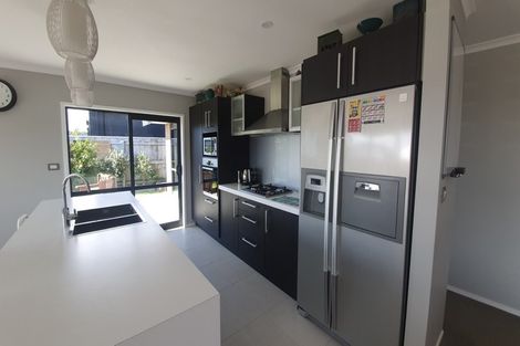 Photo of property in 58 Alberta Road, Glen Avon, New Plymouth, 4312