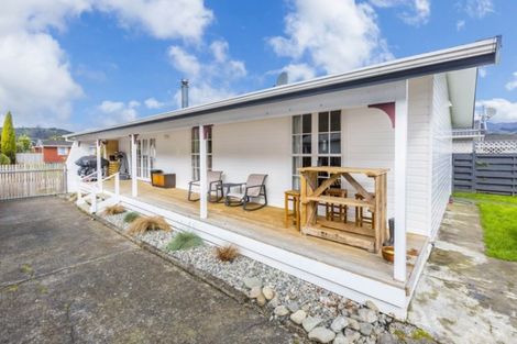 Photo of property in 35 Tacoma Drive, Totara Park, Upper Hutt, 5018