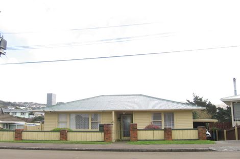 Photo of property in 5 Cara Crescent, Paparangi, Wellington, 6037