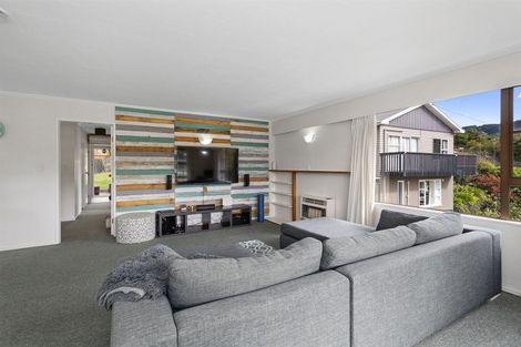 Photo of property in 32 Collins Avenue, Tawa, Wellington, 5028