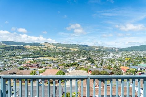 Photo of property in 11 Chastudon Place, Tawa, Wellington, 5028