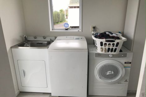 Photo of property in 1/28 Rewarewa Road, Te Atatu Peninsula, Auckland, 0610