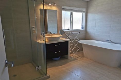 Photo of property in 46 Hattaway Avenue, Bucklands Beach, Auckland, 2012