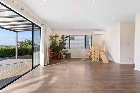 Photo of property in 11 Matisse Drive, West Harbour, Auckland, 0618