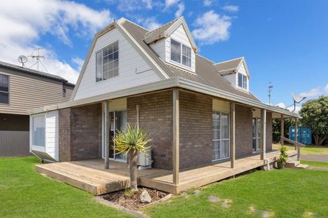 Photo of property in 906 Papamoa Beach Road, Papamoa Beach, Papamoa, 3118