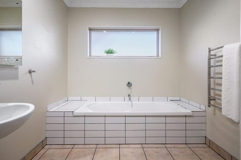 Photo of property in 70 Rowse Street, Rangiora, 7400