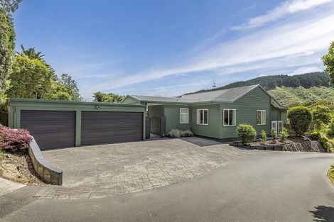 Photo of property in 11 Wilmshurst Place, Tawa, Wellington, 5028