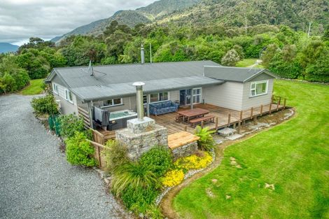 Photo of property in 2147 Lake Brunner Road, Inchbonnie, Kumara, 7875