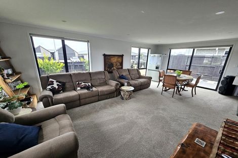 Photo of property in 2 Tiria Drive, Papamoa Beach, Papamoa, 3118
