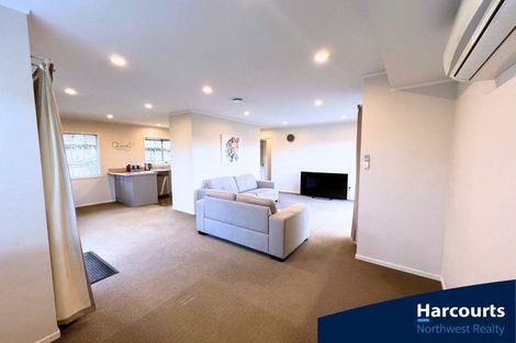 Photo of property in 25 Peterhouse Place, West Harbour, Auckland, 0618
