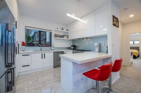 Photo of property in 5a Woodside Road, Massey, Auckland, 0614