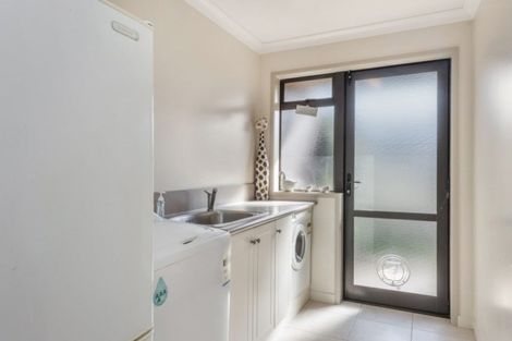 Photo of property in 6a Riverview Terrace, Fairfield, Hamilton, 3214