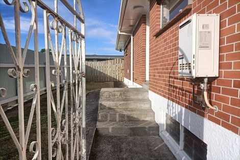 Photo of property in 5 Sutton Crescent, Papatoetoe, Auckland, 2025