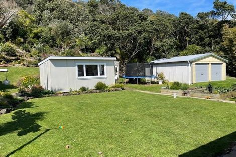 Photo of property in 10 Domain Crescent, Muriwai, Waimauku, 0881