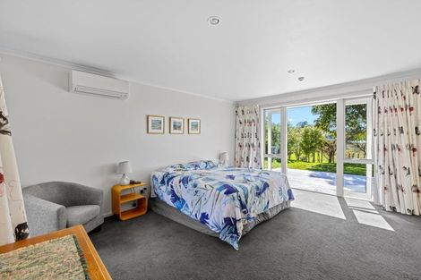 Photo of property in 85 Whangaparaoa Road, Red Beach, 0932