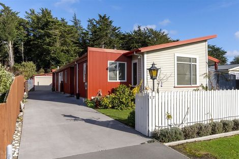 Photo of property in 17 Kiwi Avenue, Waikuku Beach, 7473