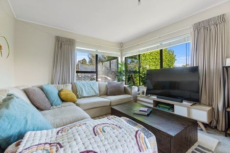 Photo of property in 9 Wyatt Place, Glendene, Auckland, 0602