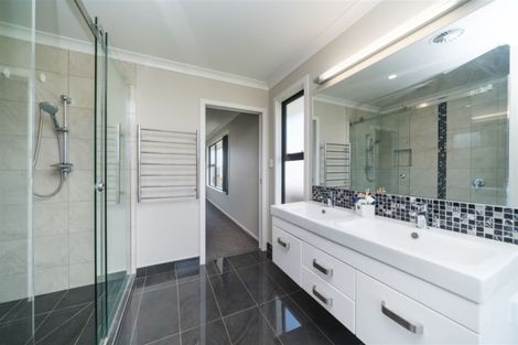Photo of property in 34 Rodeo Drive, Kelvin Grove, Palmerston North, 4414