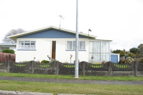 Photo of property in 11 Puriri Street, Inglewood, 4330