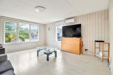 Photo of property in 7 Kaweka Street, New Lynn, Auckland, 0600