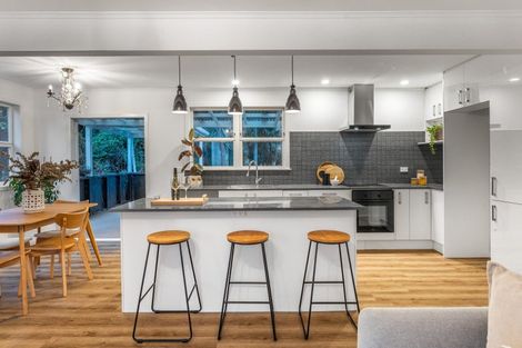 Photo of property in 42 Lauderdale Road, Birkdale, Auckland, 0626