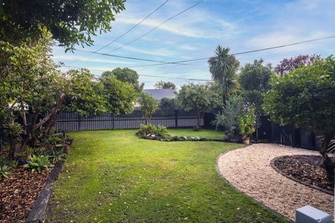 Photo of property in 17 Reeves Road, Opawa, Christchurch, 8023