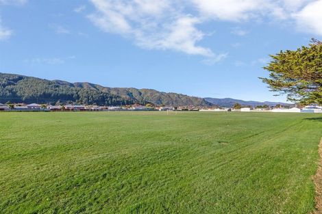 Photo of property in 236 Wellington Road, Wainuiomata, Lower Hutt, 5014