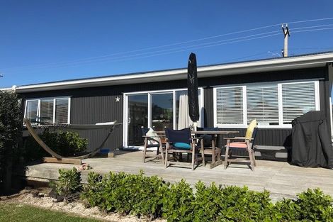 Photo of property in 165 Karewa Parade, Papamoa Beach, Papamoa, 3118