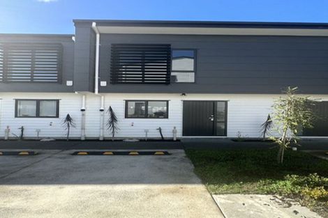 Photo of property in 23 Dotterel Place, Westgate, Auckland, 0614