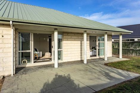 Photo of property in 32 Broadhaven Avenue, Parklands, Christchurch, 8083