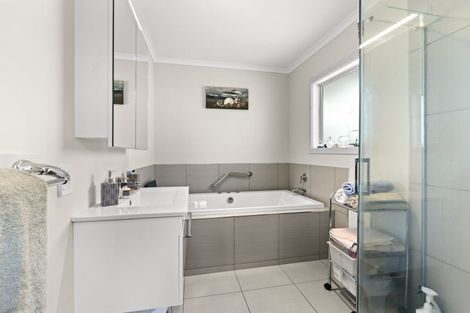 Photo of property in 4b Clerke Place, Marfell, New Plymouth, 4310