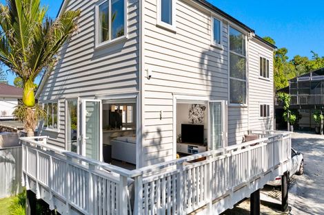 Photo of property in 32a Sandown Road, Rothesay Bay, Auckland, 0630