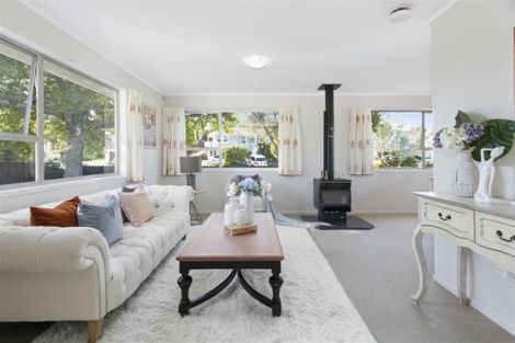 Photo of property in 13 Tamahere Drive, Glenfield, Auckland, 0629