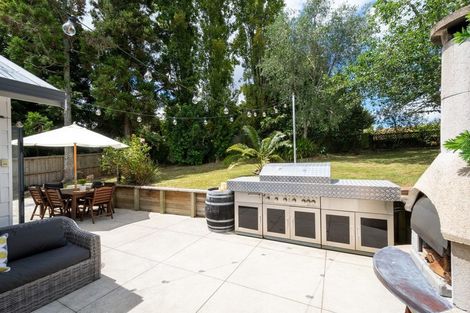 Photo of property in 12 Opanuku Road, Henderson Valley, Auckland, 0612