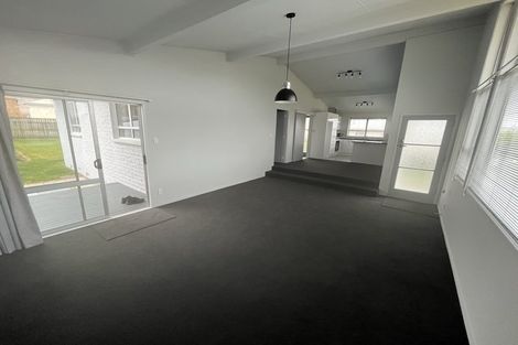 Photo of property in 3 Patterson Grove, Waikanae, 5036