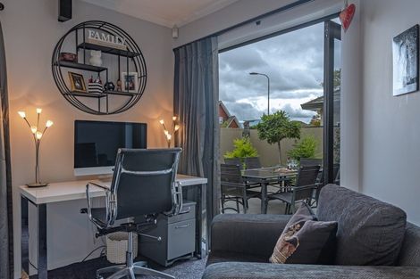 Photo of property in 17 Jensen Street, Hokowhitu, Palmerston North, 4410