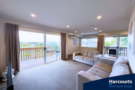 Photo of property in 25 Peterhouse Place, West Harbour, Auckland, 0618