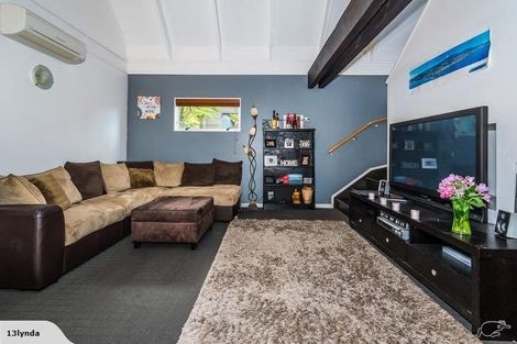 Photo of property in 2/99 Balmain Road, Birkenhead, Auckland, 0626