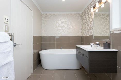 Photo of property in 1 Citation Way, Botany Downs, Auckland, 2010