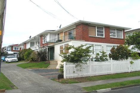 Photo of property in 2/17 Walter Street, Hauraki, Auckland, 0622