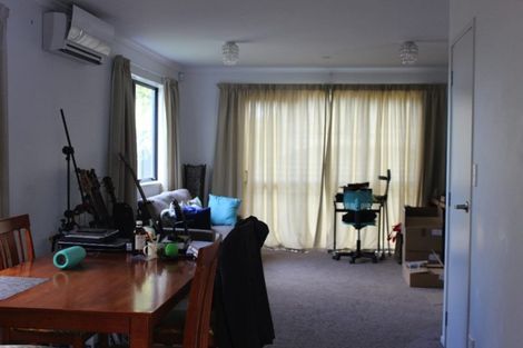 Photo of property in 28 Denver Avenue, Sunnyvale, Auckland, 0612