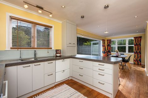 Photo of property in 7 Park Avenue, Tawa, Wellington, 5028