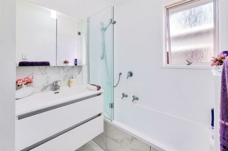 Photo of property in 28 Mawney Road, Henderson, Auckland, 0610