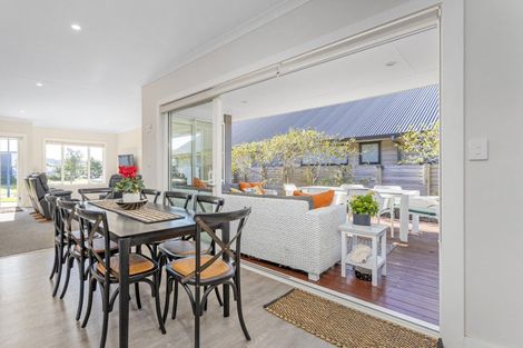 Photo of property in 8 Topping Place, Whitianga, 3510