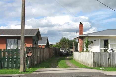 Photo of property in 1/699 Te Atatu Road, Te Atatu Peninsula, Auckland, 0610