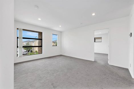 Photo of property in 37 Rosewell Crescent, Flat Bush, Auckland, 2019