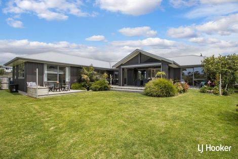 Photo of property in 17 Browns Drive, Waihi Beach, 3611