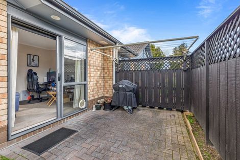 Photo of property in Waimanu Bay Village, 17/1 Piriti Drive, Te Atatu Peninsula, Auckland, 0610