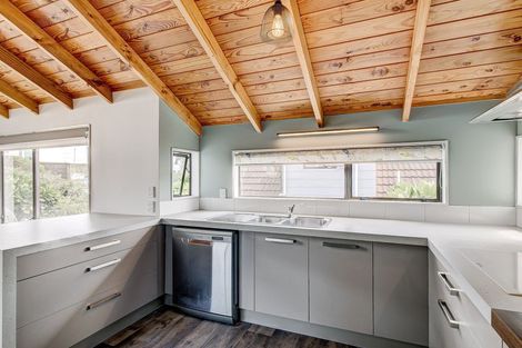 Photo of property in 2/13 Mana Esplanade, Paremata, Porirua, 5026